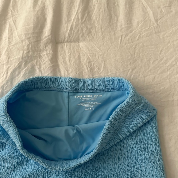 Like New Four Three Seven swim shorts size M - Picture 4 of 5